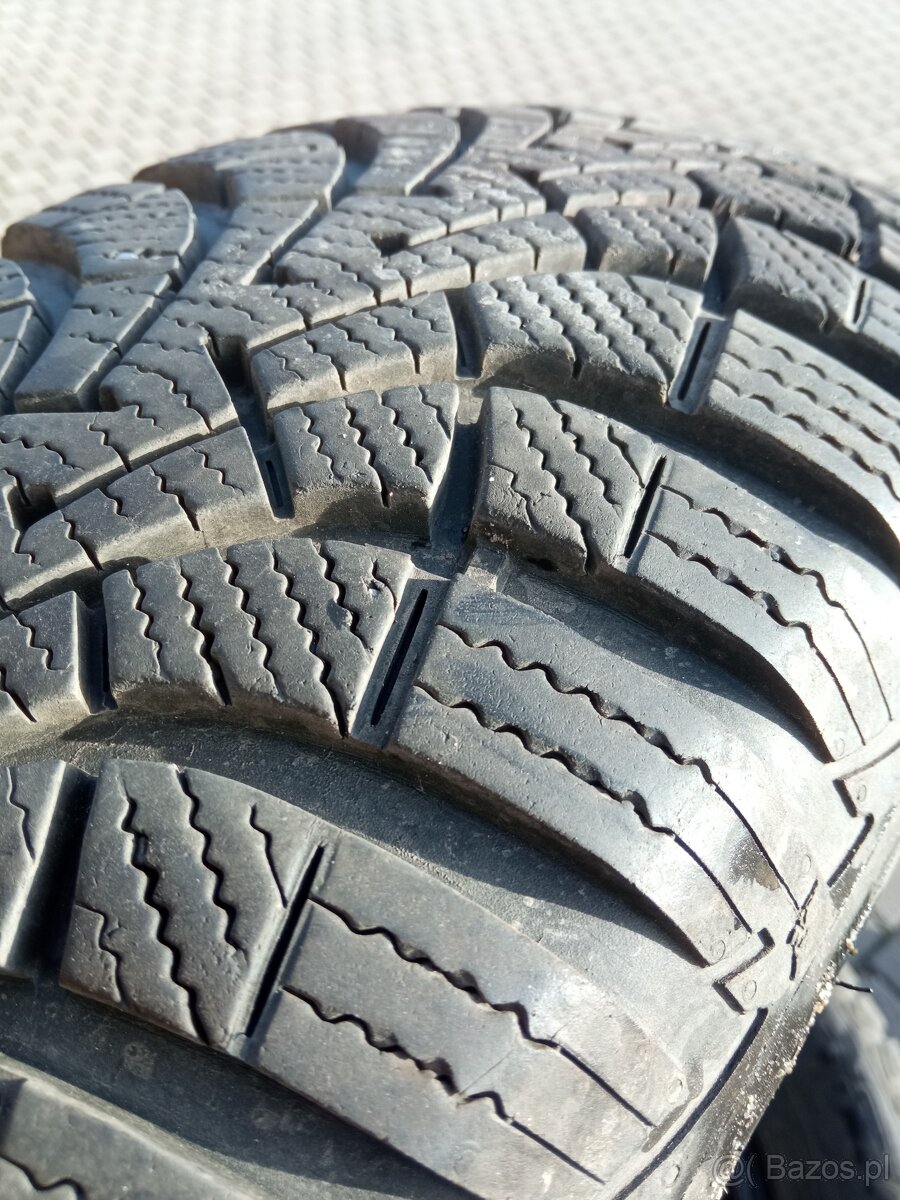 Opony 195/65/15 R GOODYER ULTRA GRIP 91 t m+s zimowe rok 202