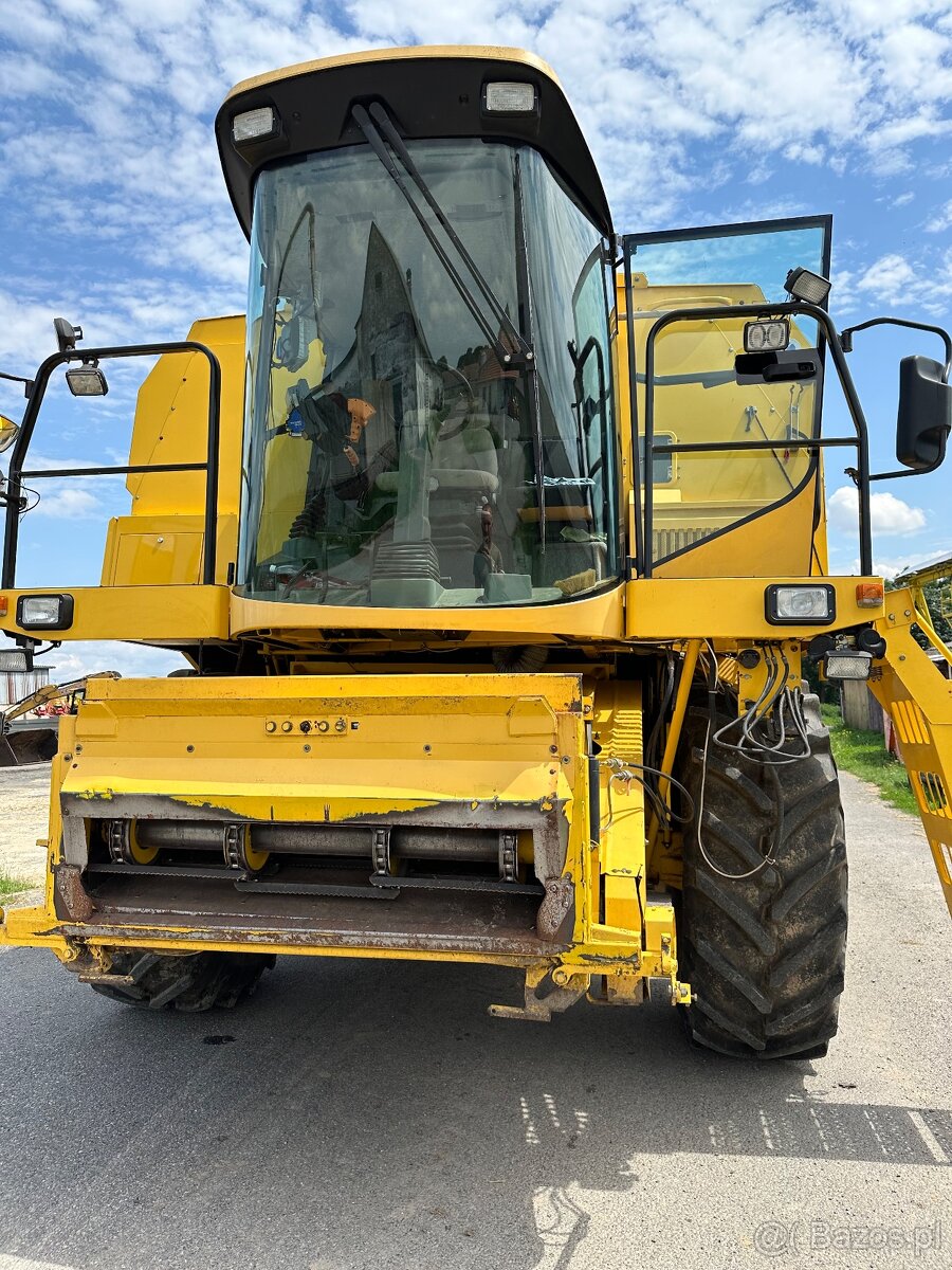 New Holland TX 66 - ROK - 2003 - Heder 6.1 m