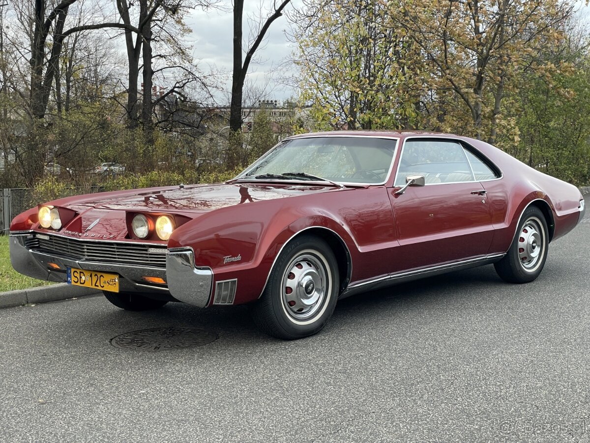 Oldsmobile Toronado De Luxe 1965r.