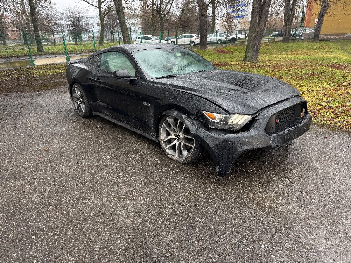 Mustang 5.0GT uskodzony