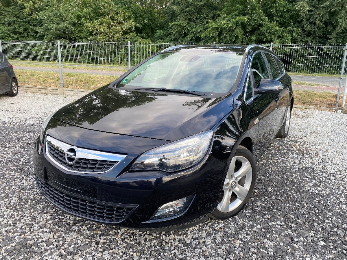 Astra J 1.6t 180KM Kombi 2011r