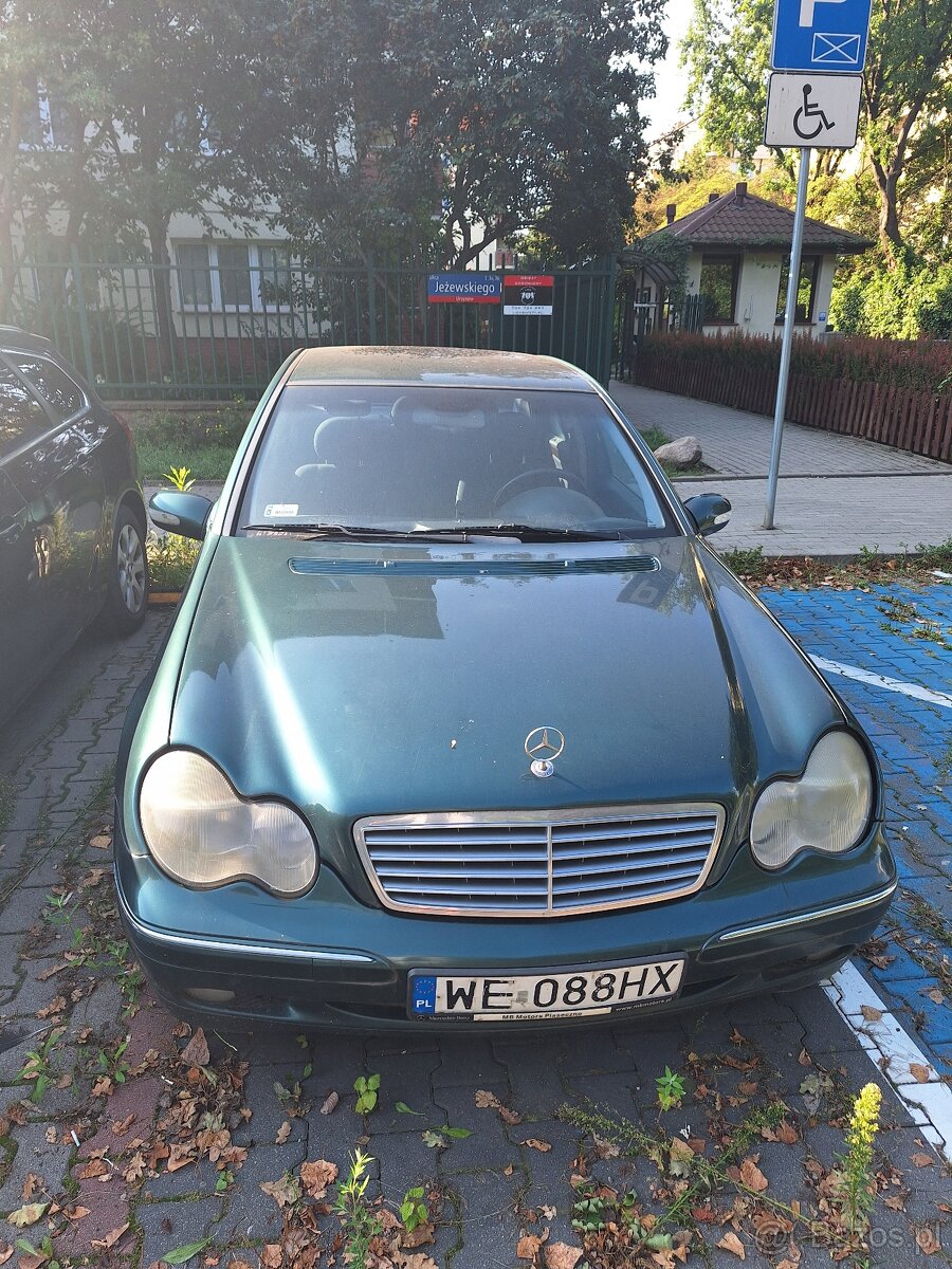 Syndyk sprzeda pojazd DAIMLERCHRYSLER C 180