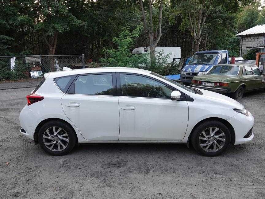 Toyota Auris 1.6 MR 15 E6 PREMIUM 2018r