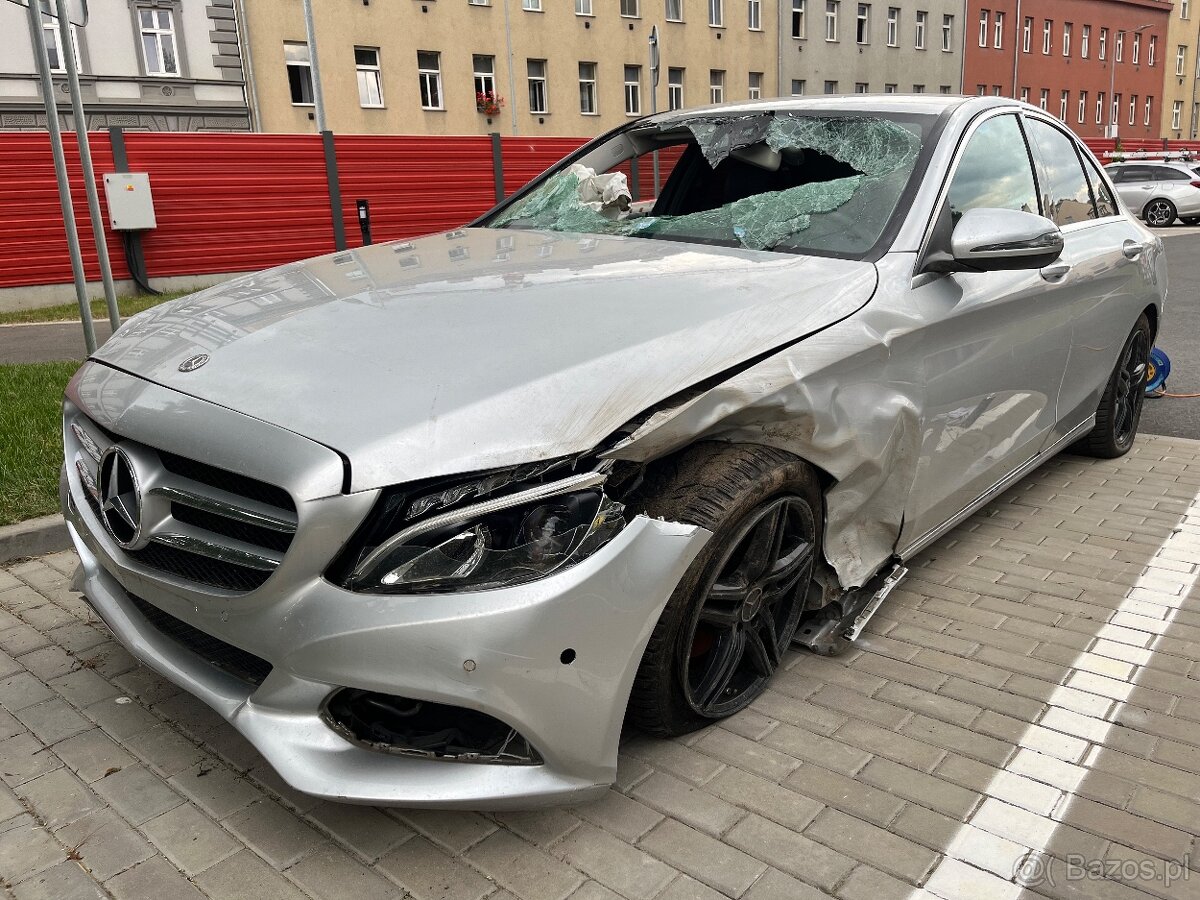 Mercedes-Benz C 200d - rozbity