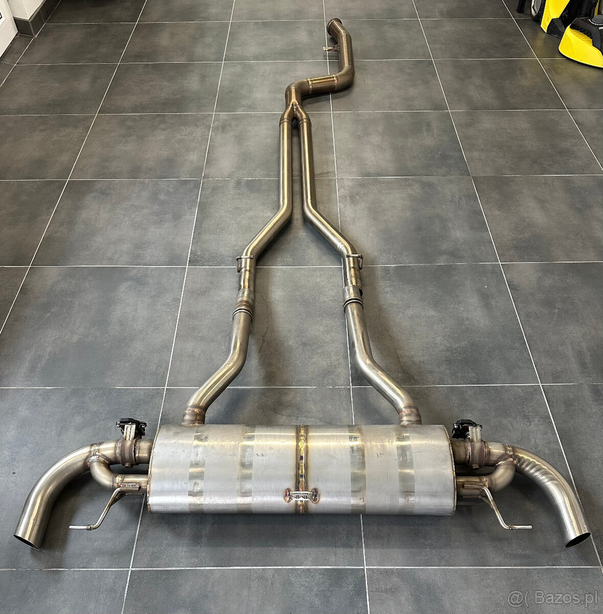 Custom exhaust for BMW X5/X6 40i.