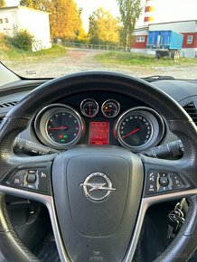 Opel Insignia 1.8 - 10