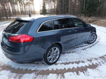 Opel insignia sport tourer - 10