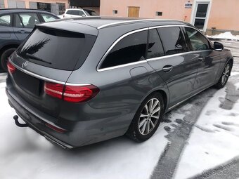 Mercedes-Benz E220D 4Matic - 12