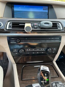 BMW 750i xdrive f01 - 12