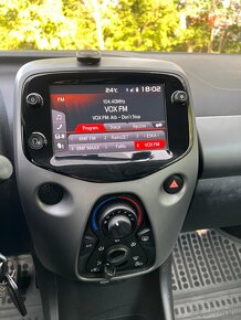 Toyota Aygo X-Play style connect 1.0 VVT-i (72 KM) - 13