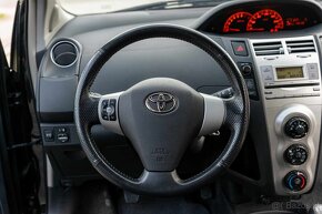 TOYOTA YARIS benzyna - 16