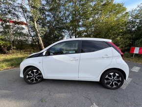 Toyota Aygo X-Play style connect 1.0 VVT-i (72 KM) - 19