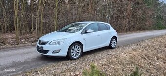 Opel Astra J 1.4 T 140 KM ROK 2012 - 1