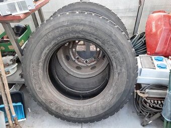 Opony 2 szt do ciężarówki 285/70 R 19,5