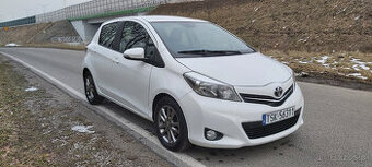 Toyota Yaris 1,4 D 90KM Comfort 2014r 187500 km NAVI kamera - 1