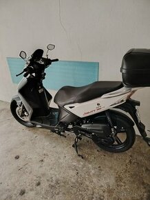 Sprzedam dużego skutera Kymco - 1