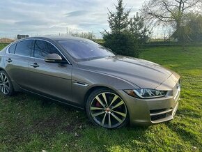 Jaguar XE 35t - 1