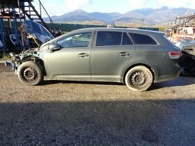 Sprzedam części zamienne do toyota avensis t27 kombi