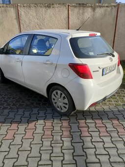 Sprzedam Toyotę yaris z niskim przebiegiem - 2