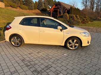 Sprzedam Toyota Auris 1.8 Hybryda - 2