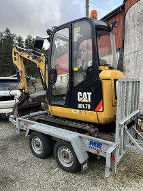 Caterpillar 301.7D minikoparka z przyczepą - 2