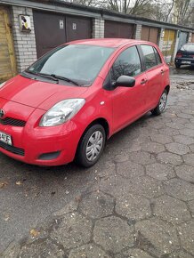 Sprzedam toyota yaris 2 ,poj.1.0 rok 2010 - 2