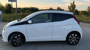 Toyota Aygo X-Play style connect 1.0 VVT-i (72 KM) - 2