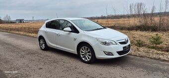 Opel Astra J 1.4 T 140 KM ROK 2012 - 3