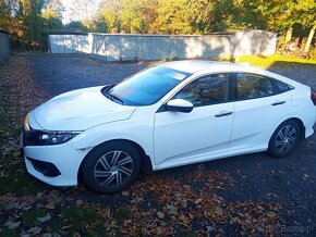 Sprzedam Bezwypadkową Hondę Civic 10 - 3