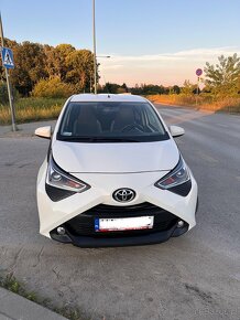 Toyota Aygo X-Play style connect 1.0 VVT-i (72 KM) - 3