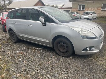 Peugeot 5008 1.6i 115kw, r.7/2011, klima, uszkodzony silnik - 3