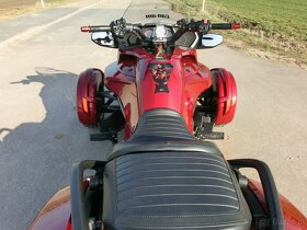 Can-am Spyder F3 - 3