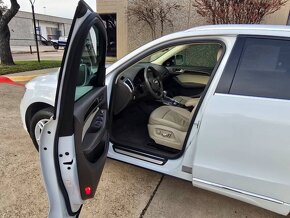 Audi Q5 Quattro Premium Plus AWD - 4