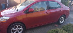 Sprzedam Toyotę Yaris Sedan - 4