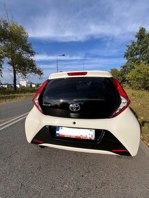 Toyota Aygo X-Play style connect 1.0 VVT-i (72 KM) - 4