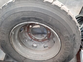 Opony 2 szt do ciężarówki 285/70 R 19,5 - 4