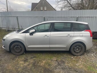 Peugeot 5008 1.6i 115kw, r.7/2011, klima, uszkodzony silnik - 4