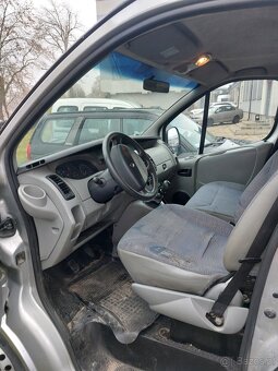 RENAULT TRAFIC - 4