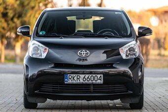 Toyota IQ - 5