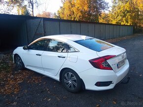 Sprzedam Bezwypadkową Hondę Civic 10 - 6