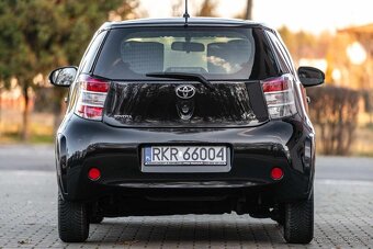 Toyota IQ - 6