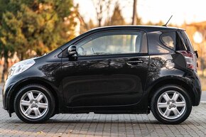 Toyota IQ - 7