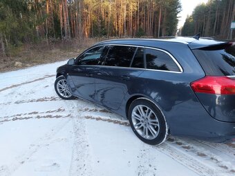 Opel insignia sport tourer - 8