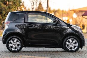 Toyota IQ - 8