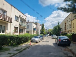 Kraków Centrum Połowa domu trzy mieszkania plus garaż okazja - 9